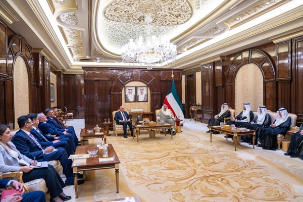 رئيس الوزراء ناقش ووزير الخارجية العراقي سبل حفظ الأمن وترسيخ السلام في المنطقة