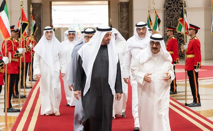 الأمير ورئيس دولة الإمارات تعزيز وحدة الصف ومسيرة مجلس التعاون الخليجي