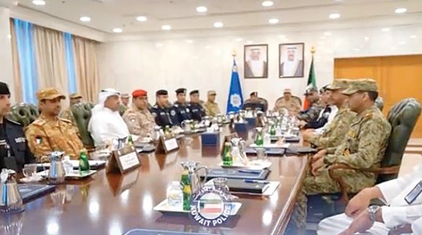 قيادات الجهات العسكرية والأمنية: رفع مستوى الجاهزية والاستعداد لضمان سرعة الاستجابة والتعامل مع مختلف الظروف