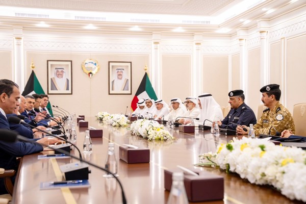 بالفيديو.. النائب الأول بحث مع وزير الخارجية العراقي تعزيز التنسيق في مختلف المجالات والقضايا المشتركة