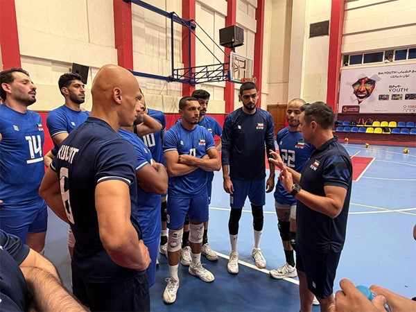 "أزرق الطائرة" يتوجه إلى مسقط للمشاركة في بطولة غرب آسيا