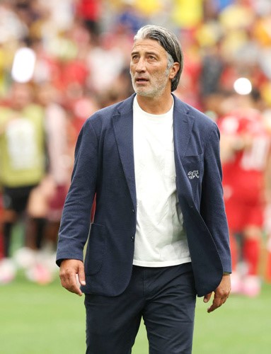 مدرب سويسرا مراد ياكين