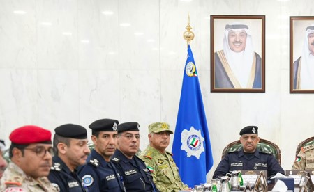قيادات الجهات العسكرية والأمنية: رفع مستوى الجاهزية والاستعداد لضمان سرعة الاستجابة والتعامل مع مختلف الظروف