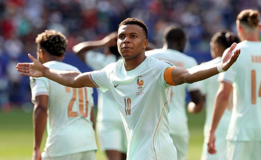 فرنسا تتجاوز المغرب وتبلغ نصف نهائي كأس العالم
