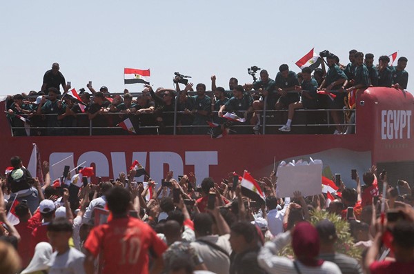 استقبال جماهيري حاشد لمنتخب «الفراعنة» بعد عودته إلى مصر