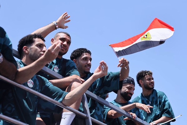 استقبال جماهيري حاشد لمنتخب «الفراعنة» بعد عودته إلى مصر