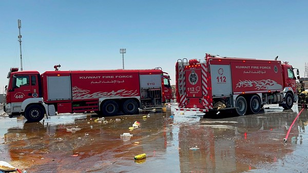 فرق الإطفاء تسيطر على حريق مصنع لتدوير النفايات في منطقة ميناء عبدالله