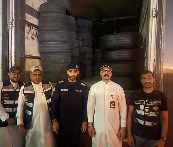 «التجارة» تضبط كونتينر لتخزين وتجديد الإطارات المستعملة خلال نهاية الأسبوع