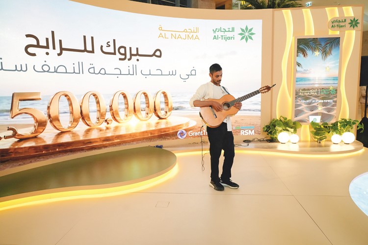 أجواء احتفالية داخل جناح النجمة