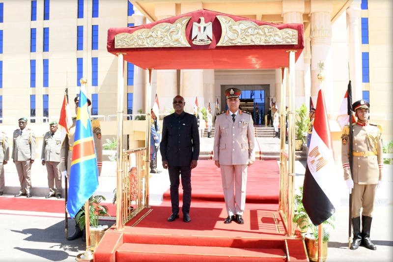 وزير الدفاع بحث مع نظيره الكونغولي انعكاسات التطورات الإقليمية والدولية على الأمن الأفريقي