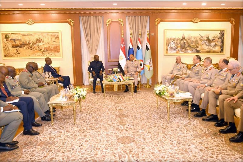 وزير الدفاع بحث مع نظيره الكونغولي انعكاسات التطورات الإقليمية والدولية على الأمن الأفريقي
