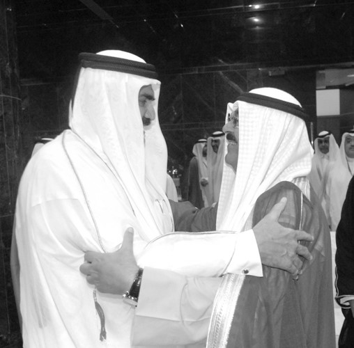 الشيخ حمد بن خليفة.. تاريخ حافل في ترسيخ العلاقات بين البلدين