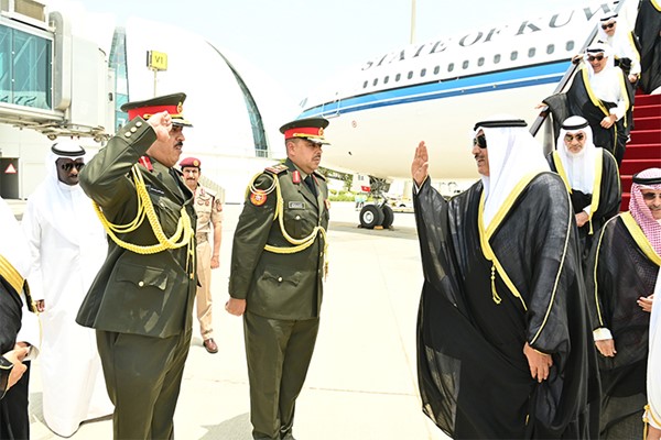 ممثل الأمير سمو ولي العهد يصل إلى قطر لتقديم واجب العزاء في وفاة الأمير الوالد