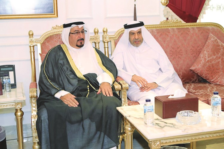 الشيخ فهد جابر العلي معزيا السفير القطري علي بن عبدالله آل محمود