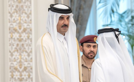 أمير قطر يتلقى التعازي بوفاة الأمير الوالد الشيخ حمد بن خليفة آل ثاني