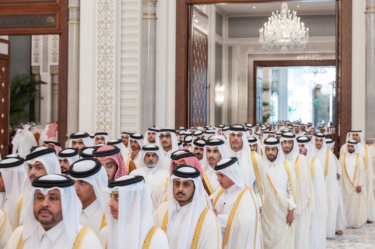 جموع المعزين تتقاطر إلى قصر لوسيل