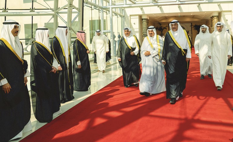 ممثل صاحب السمو الأمير الشيخ مشعل الأحمد سمو ولي العهد الشيخ صباح الخالد لدى مغادرة سموه أرض الوطن متوجها إلى دولة قطر وفي وداعه رئيس مجلس الوزراء سمو الشيخ أحمد العبدالله بحضور الشيخ مبارك الدعيج والنائب الأول لرئيس مجلس الوزراء ووزير الداخلية الشيخ فهد اليوسف ووزير شؤون الديوان الأميري الشيخ حمد جابر العلي والشيخ د.أحمد ناصر المحمد ورئيس ديوان سمو ولي العهد الشيخ ثامر الجابر