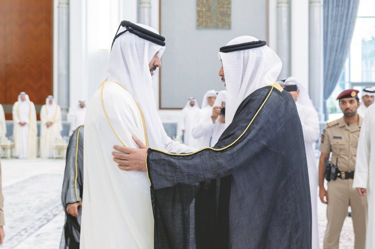 ممثل صاحب السمو الأمير الشيخ مشعل الأحمد سمو ولي العهد الشيخ صباح الخالد خلال تقديم واجـب العـزاء في وفاة المغفور له بإذن الله تعالى صاحب السمو الأمير الوالد الشيخ حمد بن خليفة آل ثاني إلى صاحب السمو الشيخ تميم بن حمد أمير دولة قطر