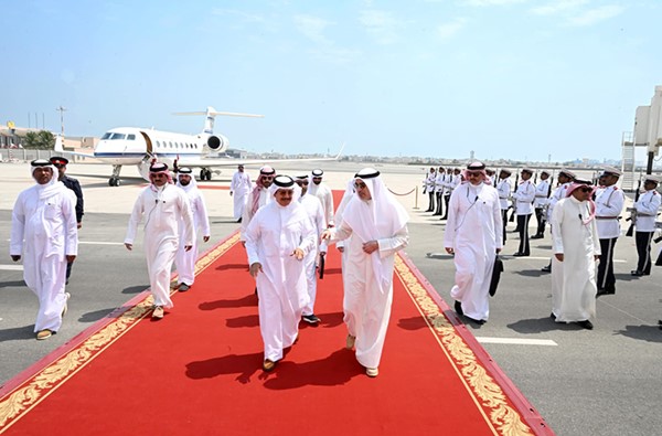 النائب الأول يبحث في البحرين تعزيز التعاون الأمني وتنسيق المواقف الخليجية