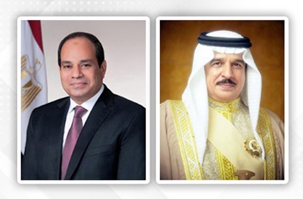 ملك البحرين والرئيس المصري يشددان على الأهمية القصوى لوقف تهديدات إيران بتعطيل حرية الملاحة في مضيق هرمز