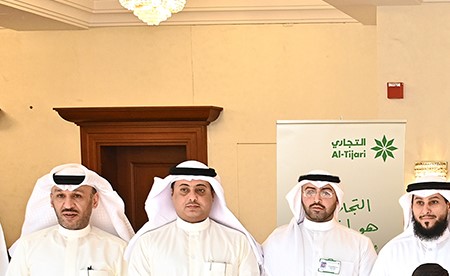 «التجاري» يرعى حفل تكريم الفائقين في الثانوية العامة والمعهد الديني في الأحمدي