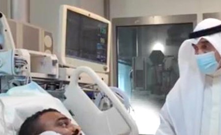 بالفيديو.. اليوسف زار رجل أمن مصاباً: هذه ضريبة العمل بالقطاعات العسكرية ولكن أنتم أبطال ما ينخاف عليهم والكويت تبي اللي مثلكم