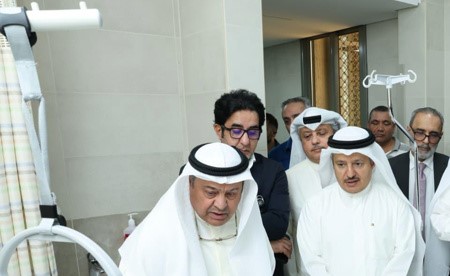 وزير النفط يطمئن على الحالة الصحية للمصاب جراء استهداف إحدى المنصات البحرية التابعة لشركة نفط الكويت