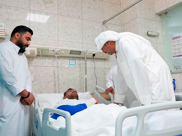 وزير الدفاع يتفقد القوة البحرية ويطمئن على صحة عدد من المصابين من منتسبي القوات المسلحة