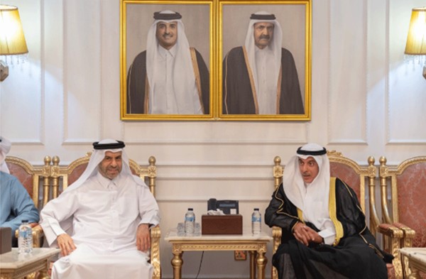نائب وزير الخارجية يقدّم واجب العزاء بوفاة الأمير الوالد الشيخ حمد بن خليفة آل ثاني