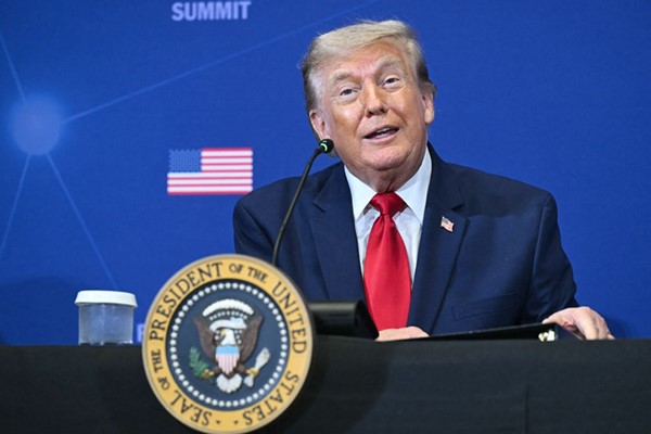 الرئيس الأمريكي دونالد ترامب لدى مشاركته في قمة بنسلفانيا للدفاع والابتكار لعام 2026 (أ.ف.ب)