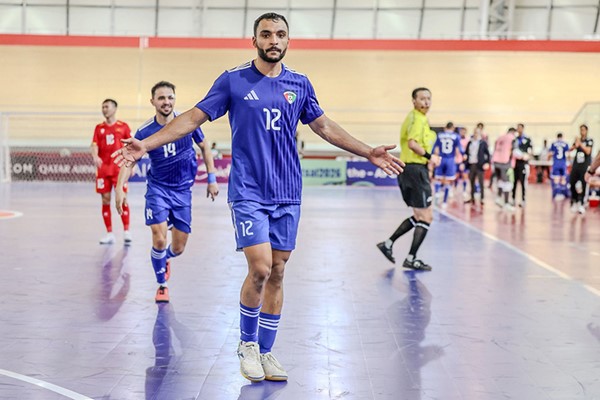 عمر الشطي خلال مشاركة سابقة مع المنتخب الوطني
