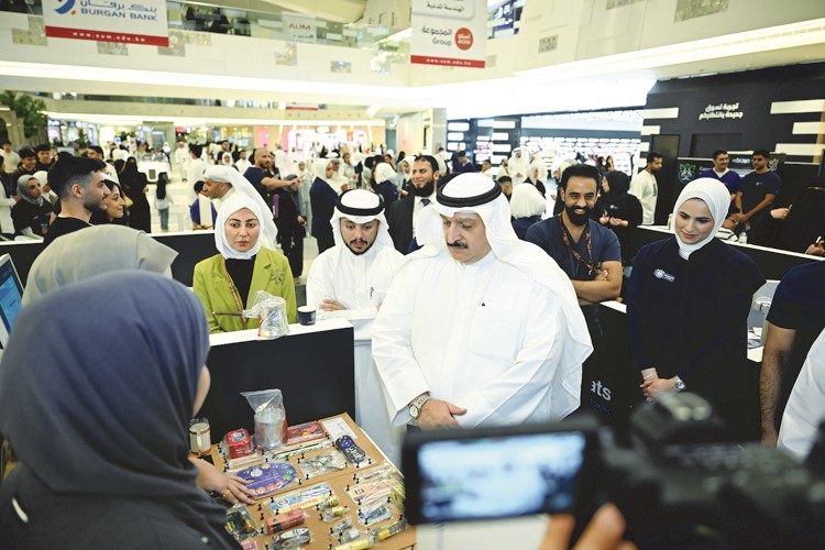بالفيديو وزير الصحة رفع مستوى الوعي المجتمعي بمخاطر السموم في البيئتين البرية والبحرية