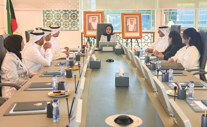 الحويلة بحثت مشروع المقهى الشعبي المزمع تنفيذه في الأحمدي