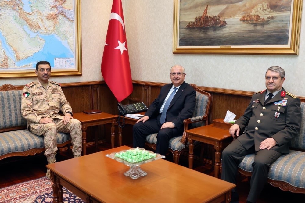 رئيس الأركان ووزير الدفاع الوطني في تركيا بحثا تطوير التعاون الثنائي في مختلف المجالات