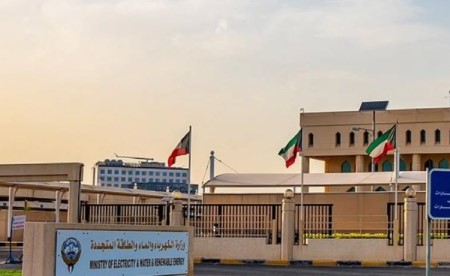 الكهرباء :تعرض إحدى محطات القوى الكهربائية وتقطير المياه لهجوم إيراني آثم أسفر عن أضرار في مرافق المحطة واندلاع حريق