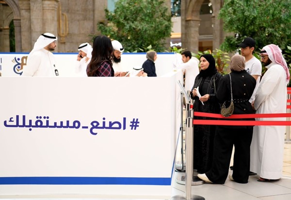  الحملة أجابت عن استفسارات الطلبة وأولياء أمورهم 