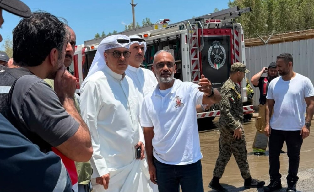 وزير الكهرباء يزور موقع الحادث في محطة القوى الكهربائية وتقطير المياه
