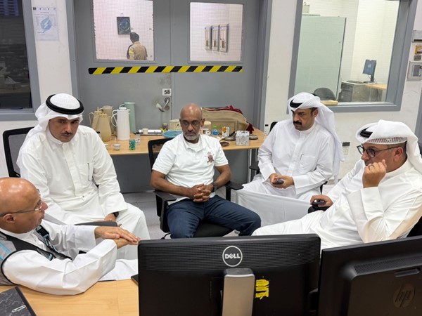 وزير الكهرباء يزور موقع الحادث في محطة القوى الكهربائية وتقطير المياه