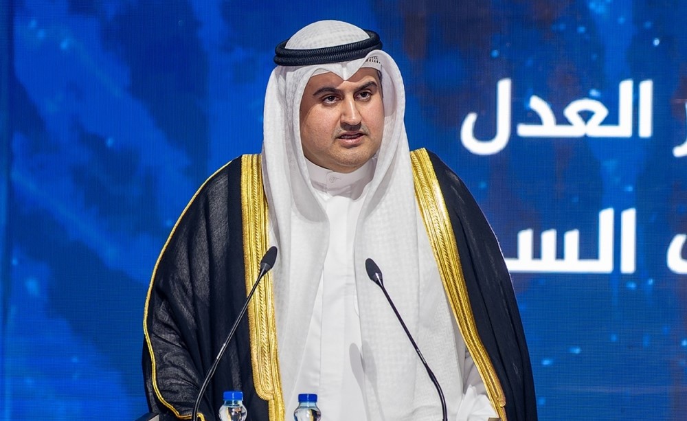 وزير العدل يحث خريجي الحقوق على التمسك بالنزاهة والأمانة في كل موقع يعملون فيه
