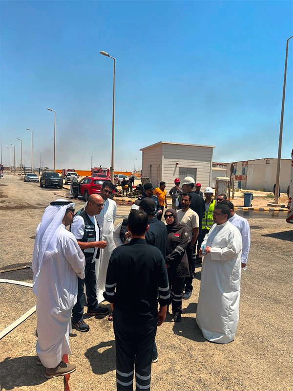 وزير الكهرباء والوكيل يتفقدان موقع الحادث الذي تعرضت له إحدى محطات القوى الكهربائية وتقطير المياه