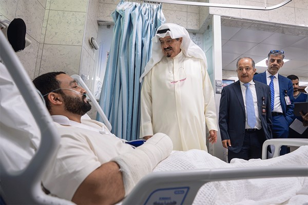رئيس الوزراء يزور المصابين جراء العدوان الإيراني: تقديم أفضل مستويات الرعاية الصحية والعلاجية