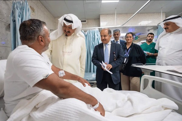 رئيس الوزراء يزور المصابين جراء العدوان الإيراني: تقديم أفضل مستويات الرعاية الصحية والعلاجية