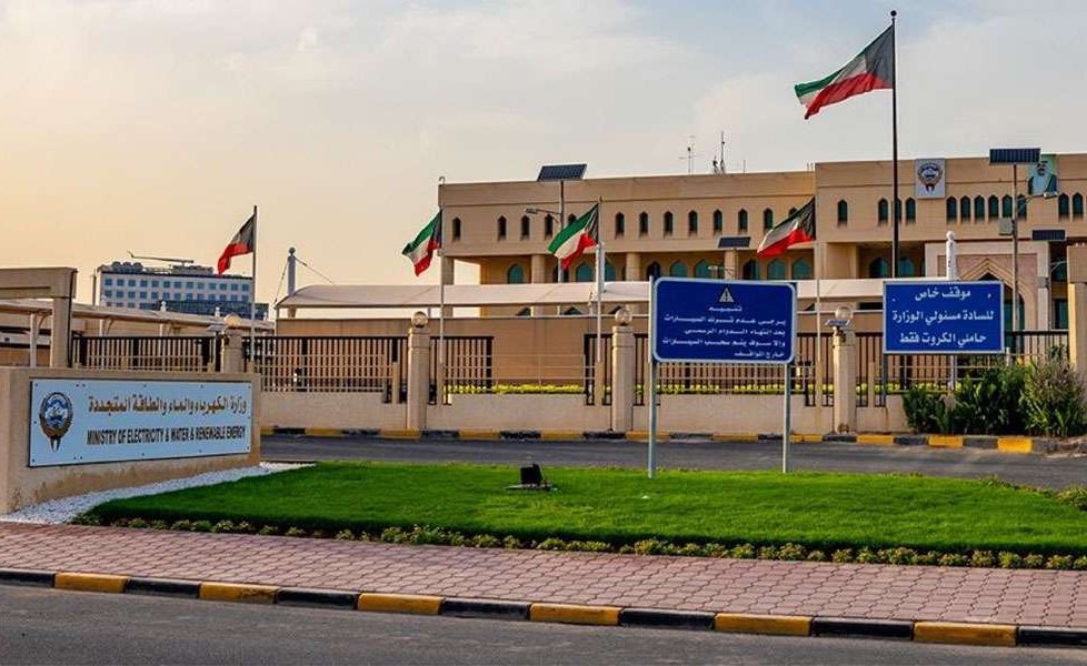 الكهرباء تعرض محطة للقوى الكهربائية وتقطير المياه للمرة الثانية لاعتداءات إيرانية