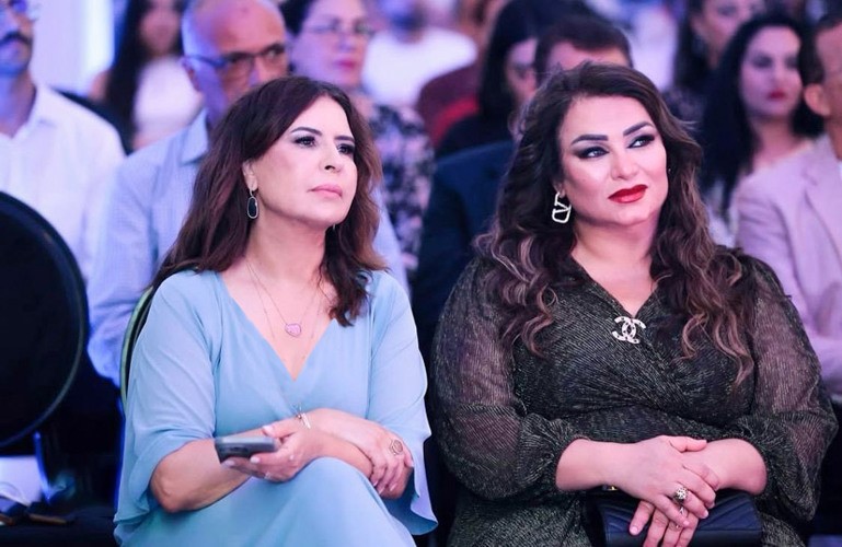 منى مع فاطمة النوالي رئيسة مهرجان الدار البيضاء في حفل الافتتاح