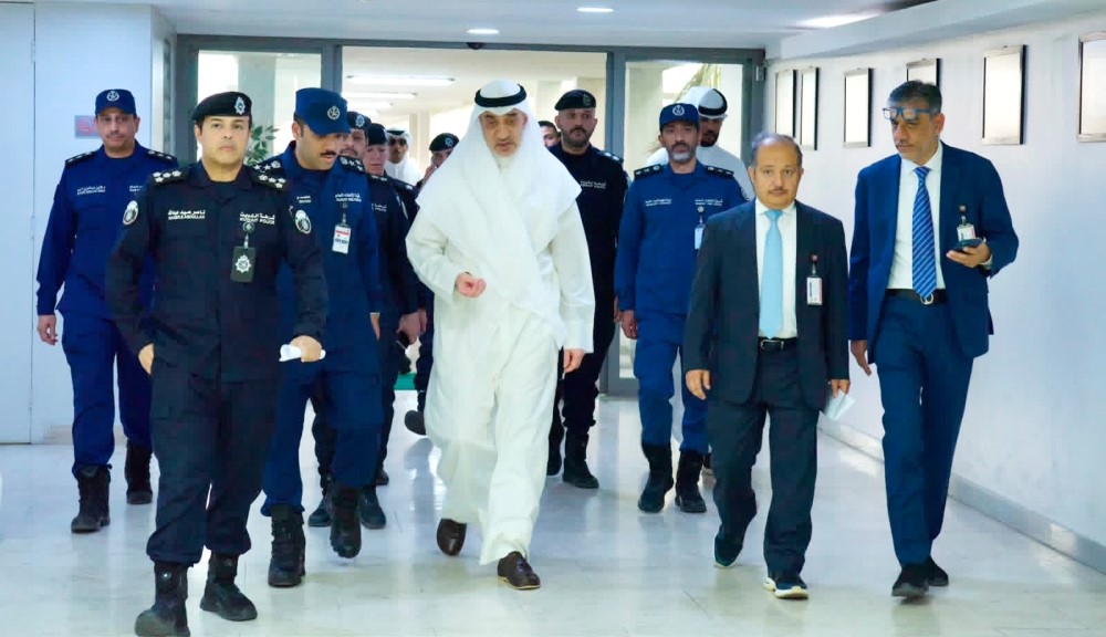 بالفيديو النائب الأول اطمأن على مصابي منتسبي الداخلية والإطفاء إثر الاعتداءات الآثمة