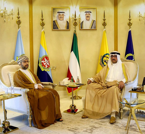 وزير الدفاع يستقبل السفير العماني بمناسبة انتهاء فترة عمله