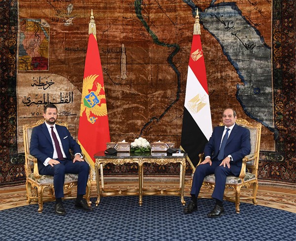 الرئيس المصري يؤكد على موقف بلاده الثابت في دعم سيادة واستقرار دول الخليج