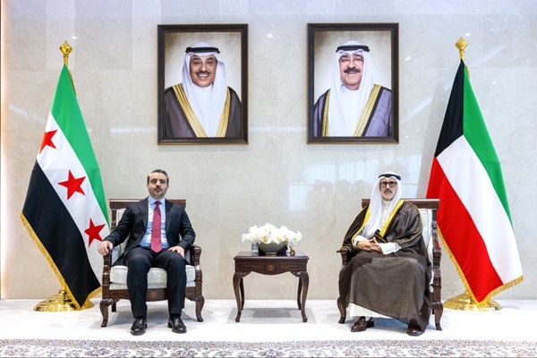 وزير الخارجية الشيخ جراح الجابر خلال استقباله وزير الخارجية والمغتربين في الجمهورية العربية السورية أسعد الشيباني