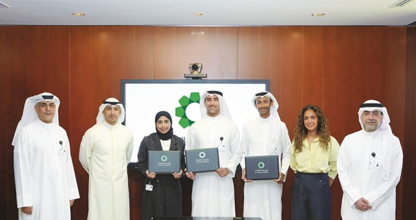 ممثلو قطاع الموارد البشرية وقطاع العقارات إلى جانب خريجي برنامج التدريب
