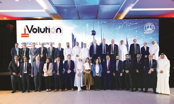 إداريو الساير وSAP وبرواكسيا في صورة جماعية خلال حفل إطلاق برنامج iVolution